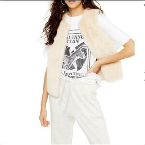 Topshop Luxe new w tags Faux Fur‎ Vest cream color sz 8 medium